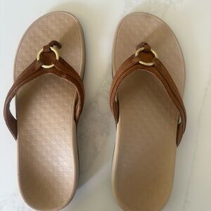 Vionic Tide Sandals size 12 in Brown suede.